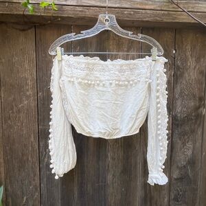 Cami NYC cropped peasant blouse with pom poms. White.Size  (XS).